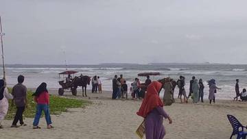 Akhir Pekan Nataru, Pantai Pangandaran Dipadati Pengunjung Akhir Pekan Nataru, Pantai Pangandaran Dipadati Pengunjung