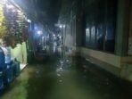Ketinggian Air Capai 60 Cm, Banjir Rob Lumpuhkan Aktivitas di Eretan Kulon Indramayu Ketinggian Air Capai 60 Cm, Banjir Rob Lumpuhkan Aktivitas di Eretan Kulon Indramayu