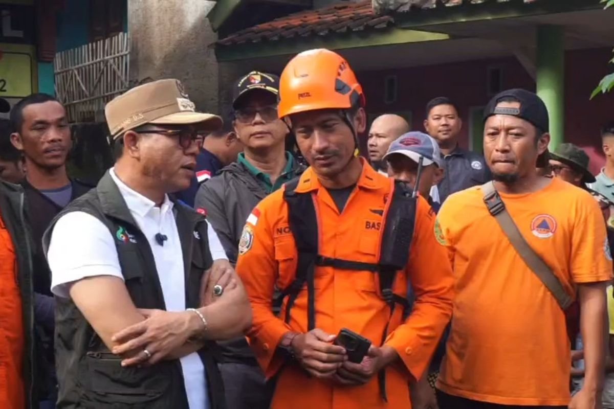 Bupati Bandung Tindak Lanjuti SE Dedi Mulyadi soal Penghentian Izin Perumahan Bupati Bandung Tindak Lanjuti SE Dedi Mulyadi soal Penghentian Izin Perumahan