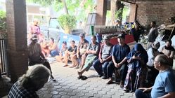 Ratusan Pedagang Bunga Kalibaru Cirebon Kekagetan, PBB Tiba-tiba Harus Dibayarkan Ratusan Pedagang Bunga Kalibaru Cirebon Kekagetan, PBB Tiba-tiba Harus Dibayarkan