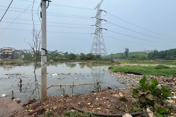 Tiga Tahun Banjir Tak Pernah Surut di Bulak Barat-Pasir Putih Depok Tiga Tahun Banjir Tak Pernah Surut di Bulak Barat-Pasir Putih Depok