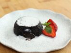 Kue Lava Cokelat Tanpa Oven! Resep Anti Gagal ala Chef Devina Hermawan Kue Lava Cokelat Tanpa Oven! Resep Anti Gagal ala Chef Devina Hermawan