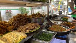 7 Ayam Goreng Legendaris Bandung yang Menggugah Selera 7 Ayam Goreng Legendaris Bandung yang Menggugah Selera