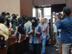 Pembukaan sidang korupsi Chromebook: Nadiem beri arahan hingga dugaan korupsi Pembukaan sidang korupsi Chromebook: Nadiem beri arahan hingga dugaan korupsi