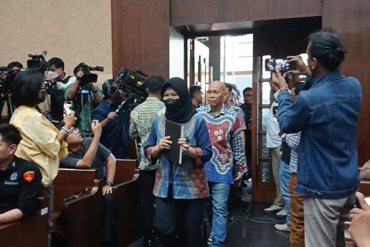 Pembukaan sidang korupsi Chromebook: Nadiem beri arahan hingga dugaan korupsi Pembukaan sidang korupsi Chromebook: Nadiem beri arahan hingga dugaan korupsi