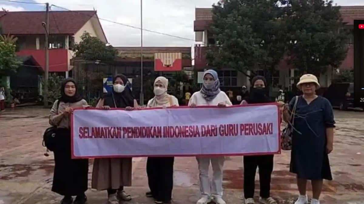 Guru SD Kabupaten Bogor Diduga Diskriminasi Siswi, Murid Trauma Guru SD Kabupaten Bogor Diduga Diskriminasi Siswi, Murid Trauma