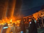 Empat mobil dan dua ruko terbakar di Bojongsari Depok Empat mobil dan dua ruko terbakar di Bojongsari Depok