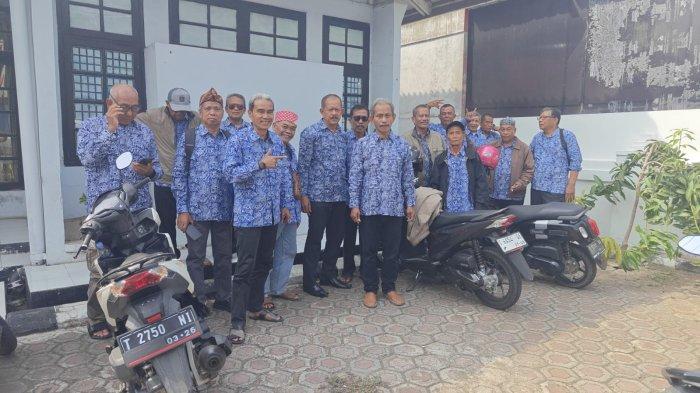 Dari Rp14 Juta Jadi Rp7 Juta, Ratusan Pensiunan PNS Karawang Minta Pencairan Dana Korpri Dipercepat Dari Rp14 Juta Jadi Rp7 Juta, Ratusan Pensiunan PNS Karawang Minta Pencairan Dana Korpri Dipercepat