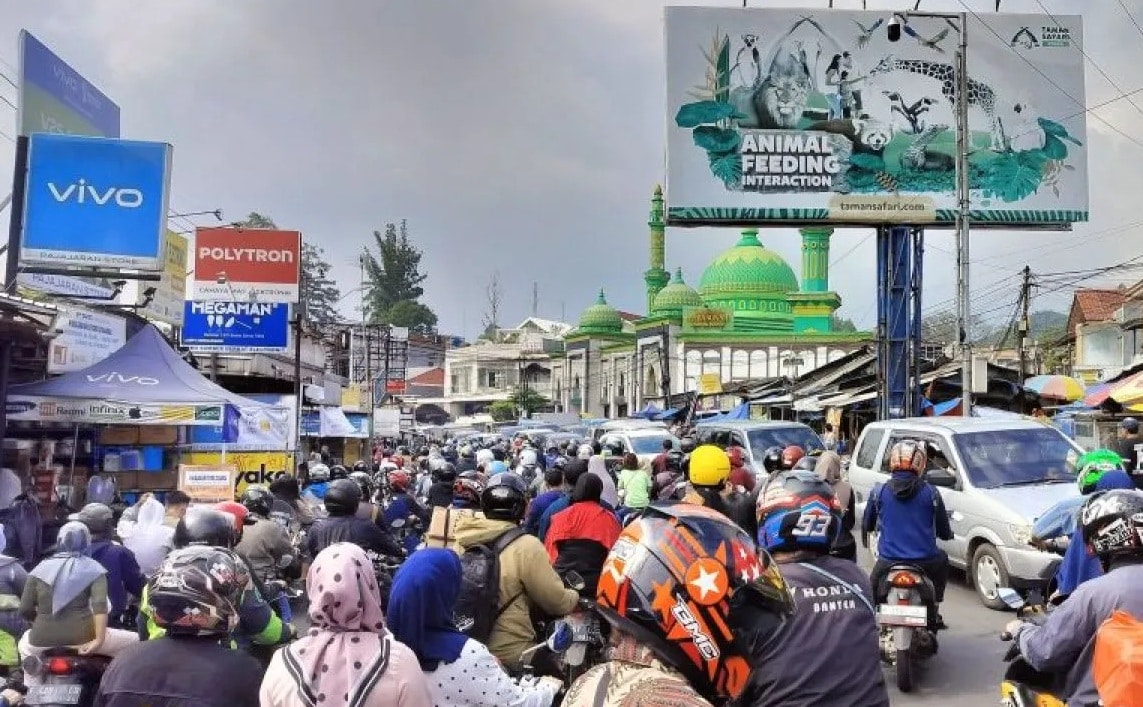 Polres Bogor Bekerja Sama Warga dan Joki Jalur Alternatif Atur Lalu Lintas Puncak Nataru Polres Bogor Bekerja Sama Warga dan Joki Jalur Alternatif Atur Lalu Lintas Puncak Nataru