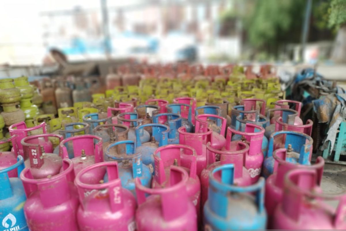 Satreskrim Polres Tasikmalaya Tangkap Pelaku Oplos Gas 12 Kg ke LPG 3 Kg Subsidi Satreskrim Polres Tasikmalaya Tangkap Pelaku Oplos Gas 12 Kg ke LPG 3 Kg Subsidi