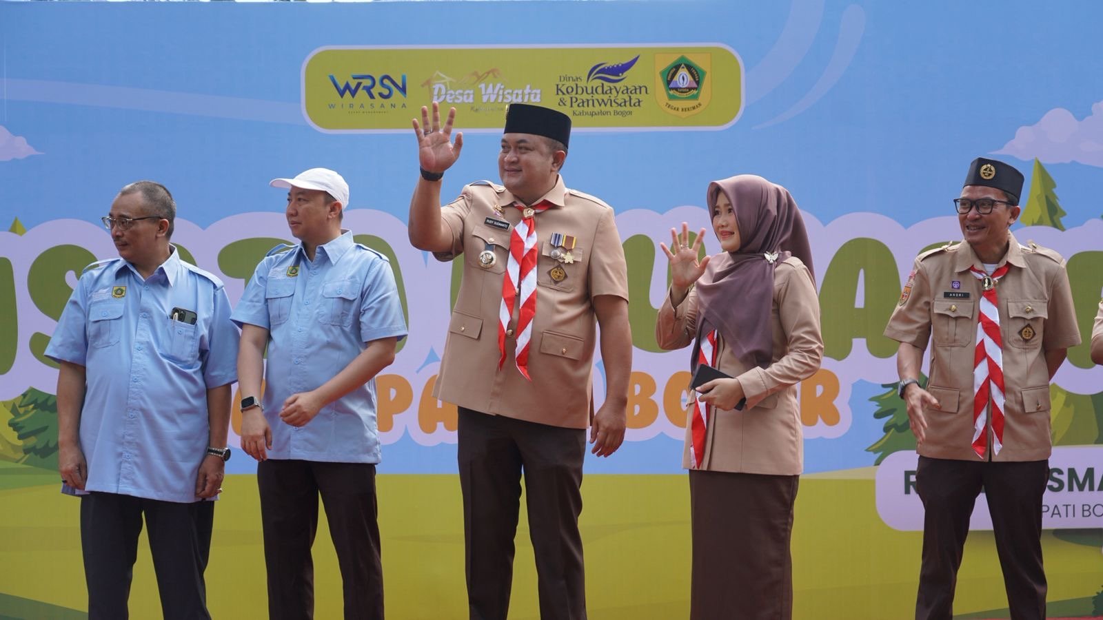 Dukung Pariwisata Edukatif, Bupati Bogor Lepas Rombongan School Trip Pelajar Jelajahi 6 Desa Wisata Unggulan Dukung Pariwisata Edukatif, Bupati Bogor Lepas Rombongan School Trip Pelajar Jelajahi 6 Desa Wisata Unggulan