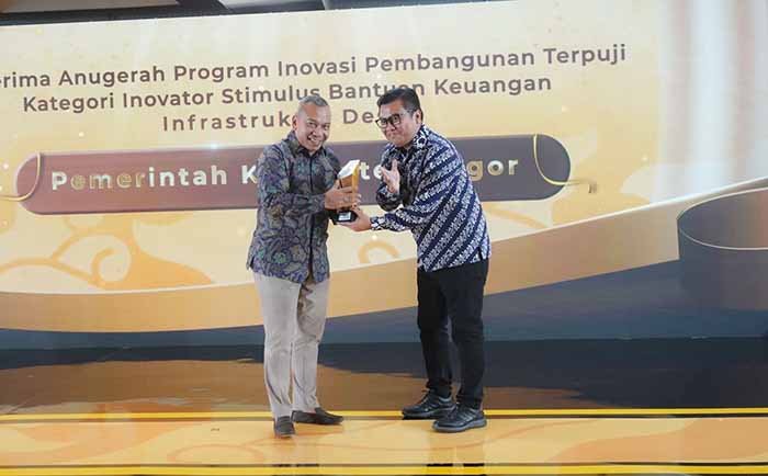 Kabupaten Bogor Raih Detik Jabar Award 2025: Program Satu Miliar Satu Desa Diapresiasi Sebagai Inovasi Pembangunan Berkelanjutan Kabupaten Bogor Raih Detik Jabar Award 2025: Program Satu Miliar Satu Desa Diapresiasi Sebagai Inovasi Pembangunan Berkelanjutan