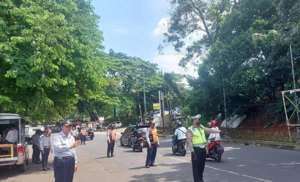 Razia Angkot Ngetem di Depok, 15 Unit Diamankan Razia Angkot Ngetem di Depok, 15 Unit Diamankan
