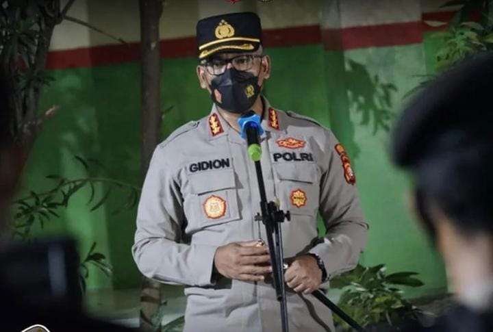 Antrean SIM di Polres Metro Bekasi Melonjak Jelang Nataru Antrean SIM di Polres Metro Bekasi Melonjak Jelang Nataru