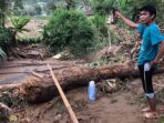 Banjir Bandang Hancurkan Sukabumi: 1 Rumah Hanyut dan 5 Rusak Banjir Bandang Hancurkan Sukabumi: 1 Rumah Hanyut dan 5 Rusak