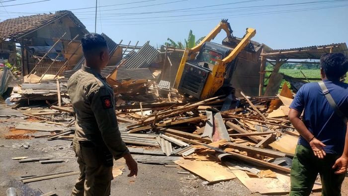 170 Bangunan Ilegal di Bantaran Kalimalang Bekasi Dibongkar, Termasuk Warung Remang-Remang 170 Bangunan Ilegal di Bantaran Kalimalang Bekasi Dibongkar, Termasuk Warung Remang-Remang
