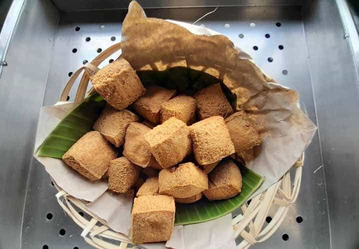 Tahu Palasari dan Bungkeng: Wajib Berhenti Untuk Membeli Oleh-Oleh Tahu Sumedang Yang Legendaris Di Jawa Barat Tahu Palasari dan Bungkeng: Wajib Berhenti Untuk Membeli Oleh-Oleh Tahu Sumedang Yang Legendaris Di Jawa Barat