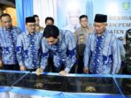 Lucky Hakim Janjikan Jalan 32,8 Km di Indramayu Mulus Sepanjang 2025 Lucky Hakim Janjikan Jalan 32,8 Km di Indramayu Mulus Sepanjang 2025