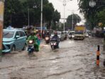 Jalan Raya Bogor Terendam Banjir, Lalu Lintas Macet Jalan Raya Bogor Terendam Banjir, Lalu Lintas Macet