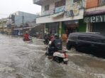 Jalan Jatimulya Bekasi Terendam Banjir 70 Cm, Pengendara Terpaksa Putar Balik Jalan Jatimulya Bekasi Terendam Banjir 70 Cm, Pengendara Terpaksa Putar Balik