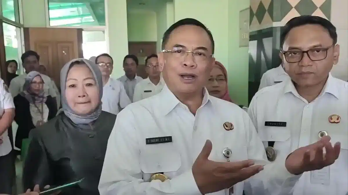Apa Isi Koper Hitam Setelah Pemeriksaan Bupati Pati? Sudewo Dibawa KPK ke Jakarta Tengah Malam Apa Isi Koper Hitam Setelah Pemeriksaan Bupati Pati? Sudewo Dibawa KPK ke Jakarta Tengah Malam