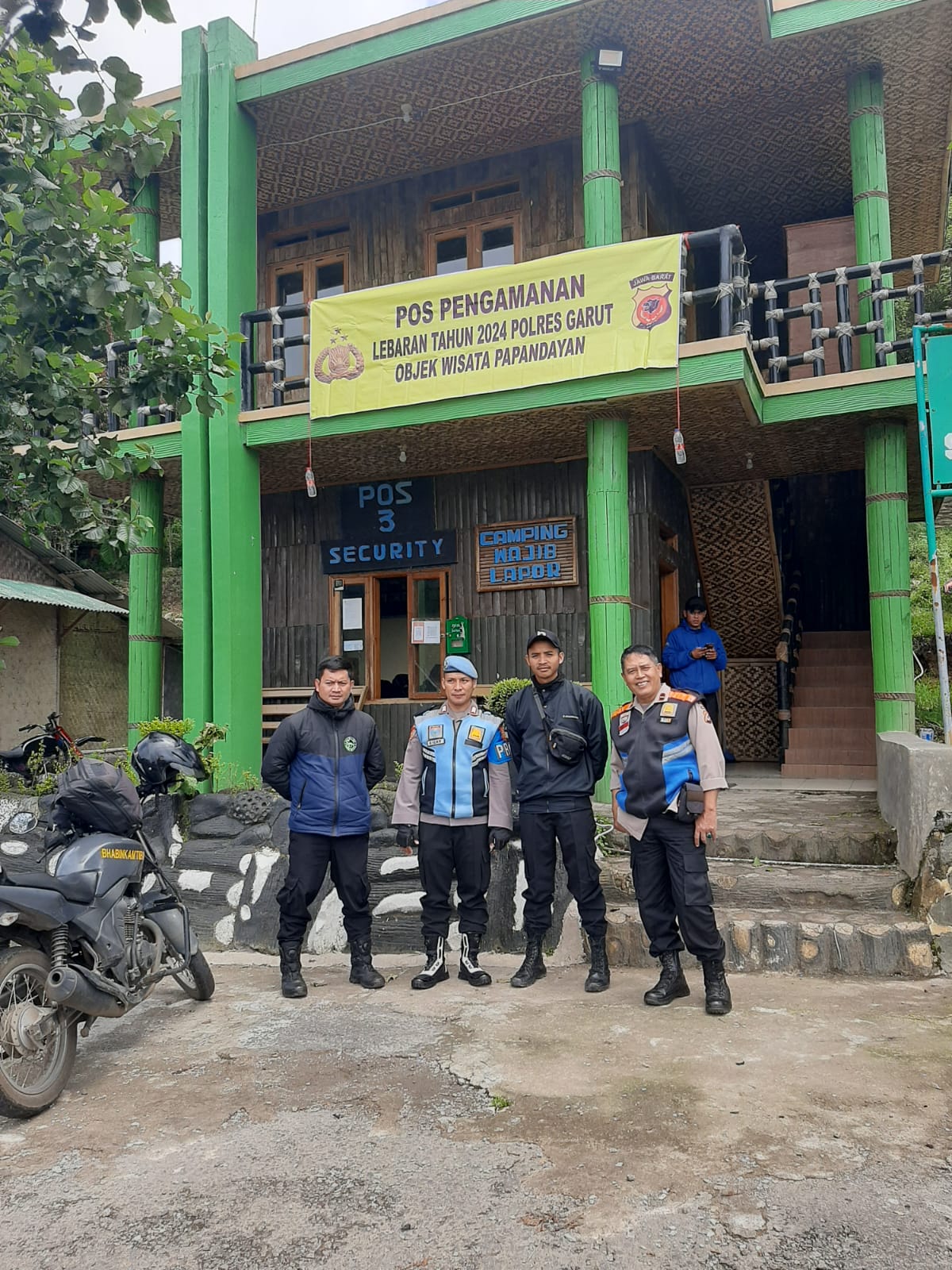Polsek dan Koramil Cisurupan Jaga Ketenangan Pengunjung TWA Gunung Papandayan Garut Polsek dan Koramil Cisurupan Jaga Ketenangan Pengunjung TWA Gunung Papandayan Garut