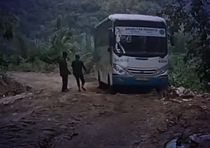 Jalan Sukabumi-Sagaranten Dibuka Kembali Setelah Perbaikan Darurat Selesai Jalan Sukabumi-Sagaranten Dibuka Kembali Setelah Perbaikan Darurat Selesai