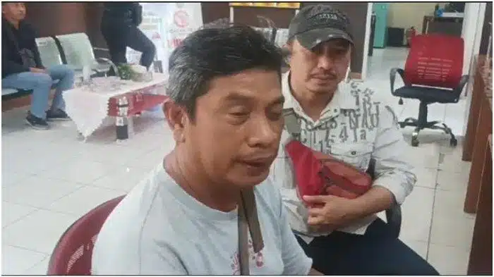 CCTV Rekam Curanmor di Plumbon Cirebon: Motor Hilang dalam 10 Detik, Korban Berteriak CCTV Rekam Curanmor di Plumbon Cirebon: Motor Hilang dalam 10 Detik, Korban Berteriak