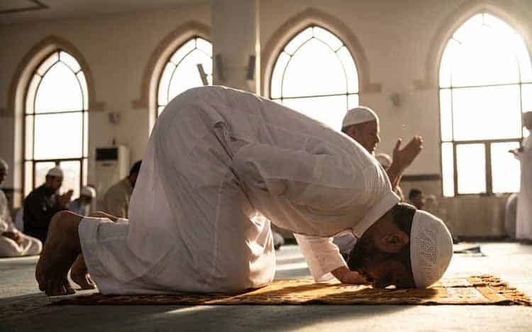 Alasan Manusia Beribadah Alasan Manusia Beribadah