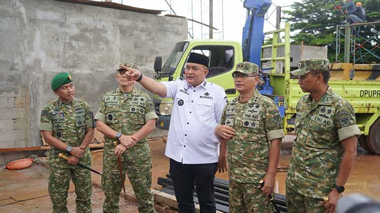 Rudy Susmanto dan Pangdam Siliwangi Cek KKMP Pakansari Rudy Susmanto dan Pangdam Siliwangi Cek KKMP Pakansari