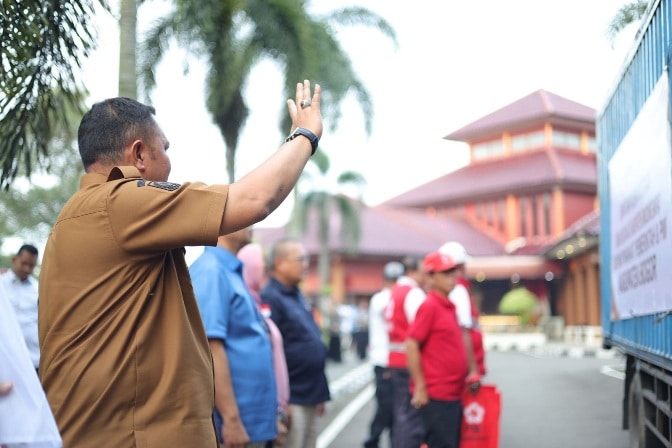 Rudy Susmanto Kirim Bantuan Longsor ke Bandung Barat Rudy Susmanto Kirim Bantuan Longsor ke Bandung Barat