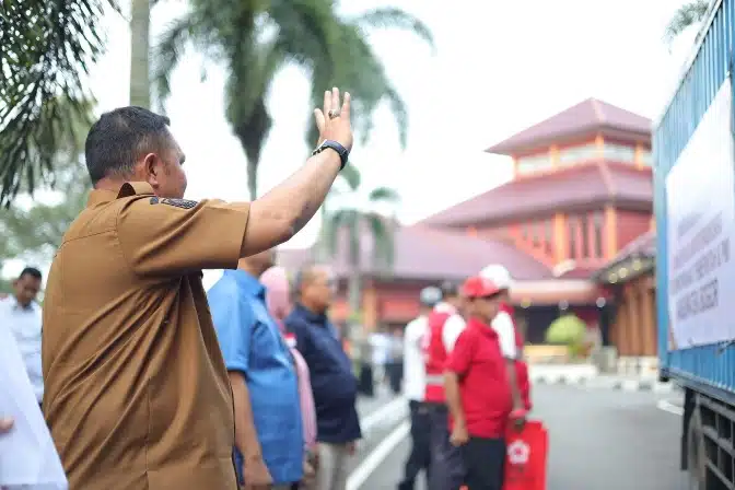 Rudy Susmanto Kirim Bantuan Longsor ke Bandung Barat Rudy Susmanto Kirim Bantuan Longsor ke Bandung Barat