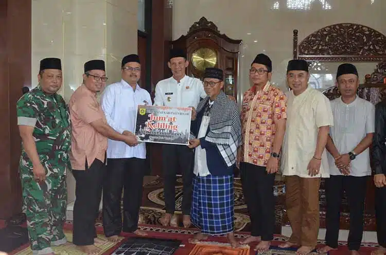 Jaro Ade Ajak Warga Gunung Putri Perkuat Gotong Royong Jaro Ade Ajak Warga Gunung Putri Perkuat Gotong Royong