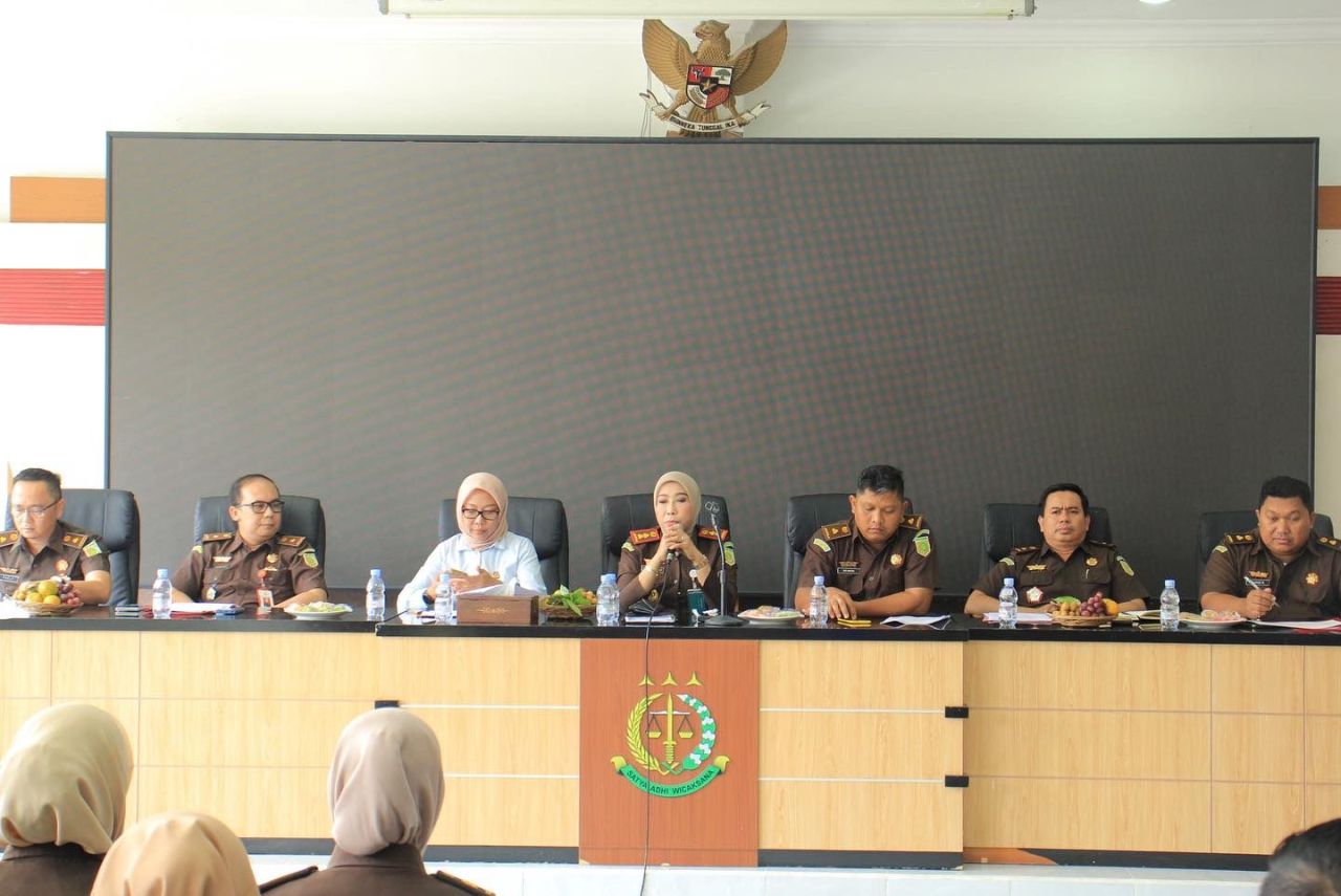 Kejari Garut Umumkan Laporan Kinerja Tahun 2025 di Berbagai Bidang Kejari Garut Umumkan Laporan Kinerja Tahun 2025 di Berbagai Bidang