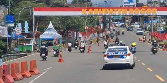 Urai Macet, One Way Arah Jakarta di Puncak Bogor Berlaku Urai Macet, One Way Arah Jakarta di Puncak Bogor Berlaku