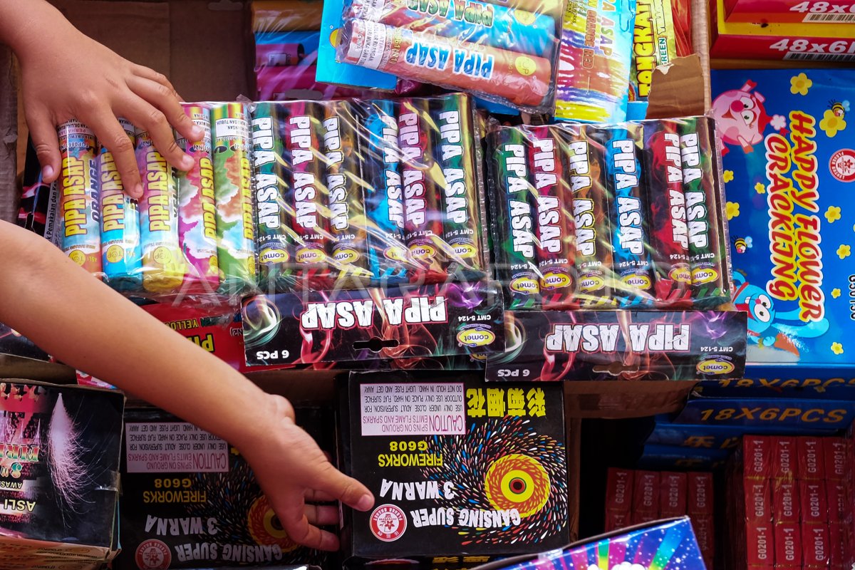 Jelang Tahun Baru 2026, Kembang Api dan Knalpot Brong Menggemparkan Malam Pangandaran Jelang Tahun Baru 2026, Kembang Api dan Knalpot Brong Menggemparkan Malam Pangandaran