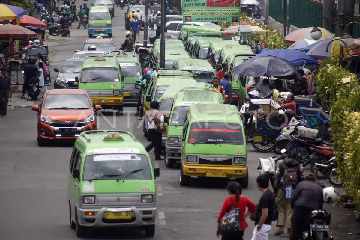Pemkot Bogor Konsisten, Angkot Beroperasi Maksimal 20 Tahun Pemkot Bogor Konsisten, Angkot Beroperasi Maksimal 20 Tahun