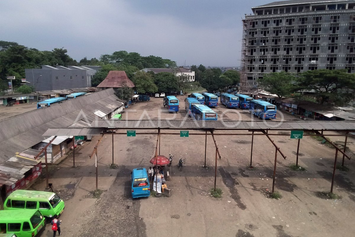 Terminal Bubulak Kota Bogor Diguyur Hujan, Genangan Masih Terlihat Terminal Bubulak Kota Bogor Diguyur Hujan, Genangan Masih Terlihat