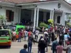 Sopir Angkot Demo di Balai Kota Bogor, Pemkot Siapkan Truk Polisi Angkut Penumpang Sopir Angkot Demo di Balai Kota Bogor, Pemkot Siapkan Truk Polisi Angkut Penumpang