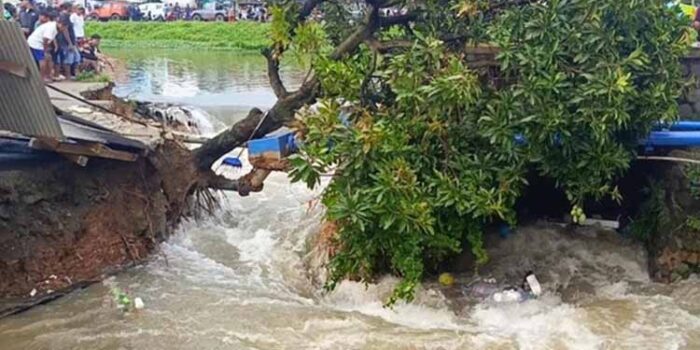 Tanggul Kalimalang Karawang Jebol, 235 Rumah Terendam Tanggul Kalimalang Karawang Jebol, 235 Rumah Terendam