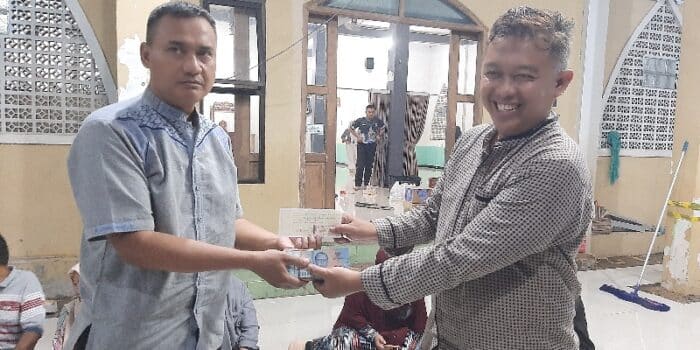 RW 10 Griya Salak Endah 2 Serahkan Dana Kematian Rp20,8 Juta ke DKM Rahmatan Lil’Alamin RW 10 Griya Salak Endah 2 Serahkan Dana Kematian Rp20,8 Juta ke DKM Rahmatan Lil’Alamin