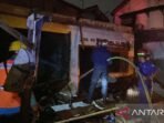 Petugas damkar angkat motor roda tiga dari empang Bojonggede Bogor dalam satu jam Petugas damkar angkat motor roda tiga dari empang Bojonggede Bogor dalam satu jam