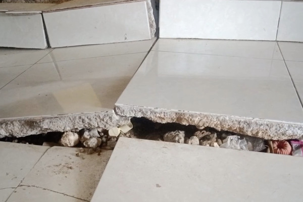 Rumah rusak akibat banjir di Bojong Koneng dan Cijayanti Rumah rusak akibat banjir di Bojong Koneng dan Cijayanti