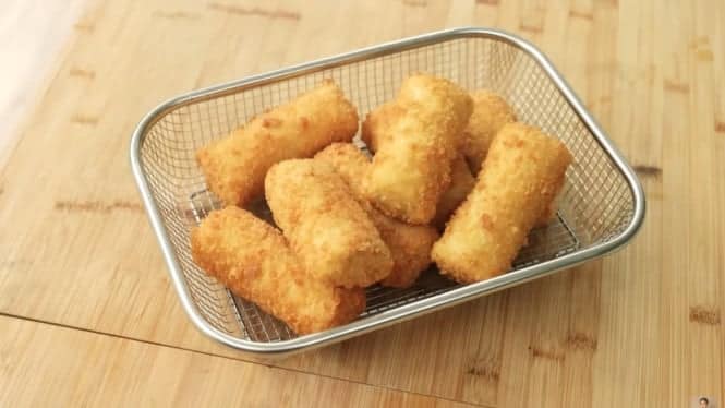 Risoles Ayam Renyah Luar, Creamy Dalam! Garing Lumer di Mulut Risoles Ayam Renyah Luar, Creamy Dalam! Garing Lumer di Mulut