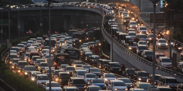 Jangan buka kaca saat macet, bahaya serius! Jangan buka kaca saat macet, bahaya serius!