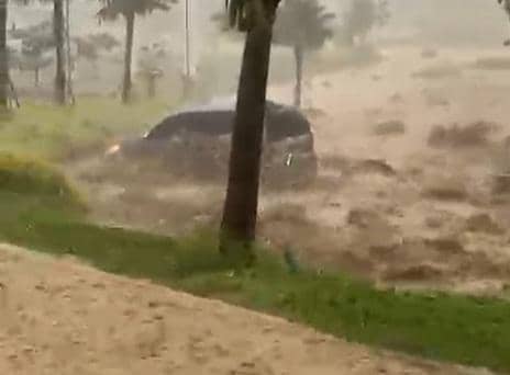Mobil Terbawa Banjir Bandang Bogor, Ratusan Rumah Terendam Mobil Terbawa Banjir Bandang Bogor, Ratusan Rumah Terendam