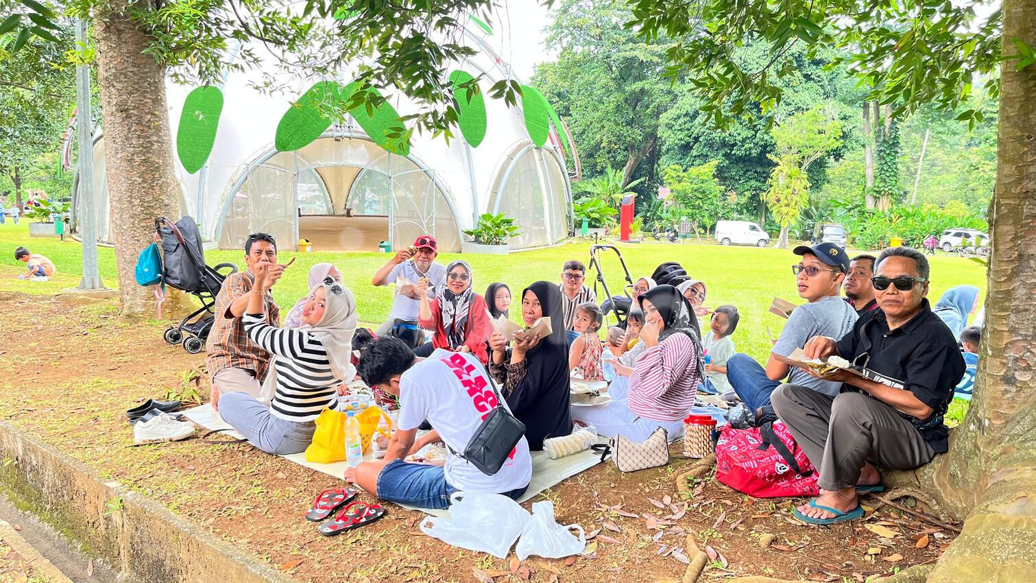 Kebun Raya Bogor Tetap Jadi Tujuan Liburan Favorit, Kunjungan Naik 15% Jelang Ramadan Kebun Raya Bogor Tetap Jadi Tujuan Liburan Favorit, Kunjungan Naik 15% Jelang Ramadan