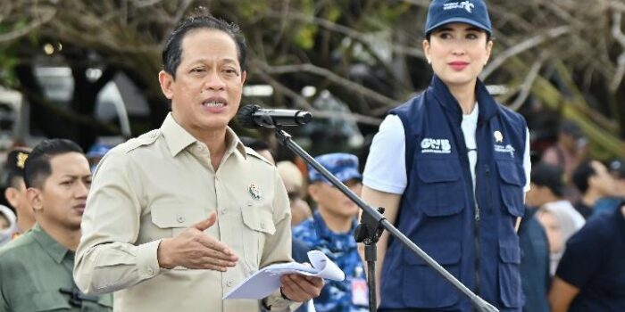Menteri Hanif Dukung Fatwa MUI Larang Buang Sampah ke Sungai Menteri Hanif Dukung Fatwa MUI Larang Buang Sampah ke Sungai
