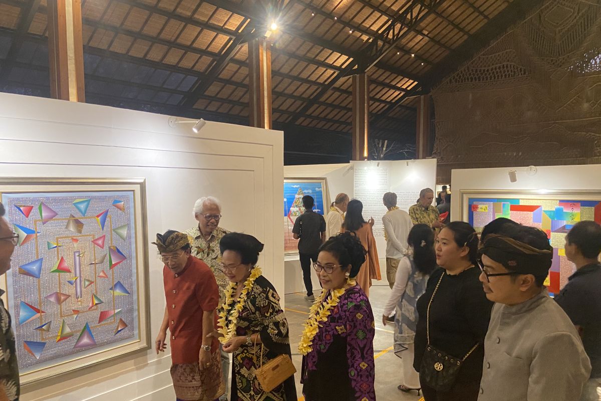 Seniman Cirebon Bangkit, Pameran Lukisan 17 Pitulas Jadi Awal Ekosistem Seni Baru Seniman Cirebon Bangkit, Pameran Lukisan 17 Pitulas Jadi Awal Ekosistem Seni Baru