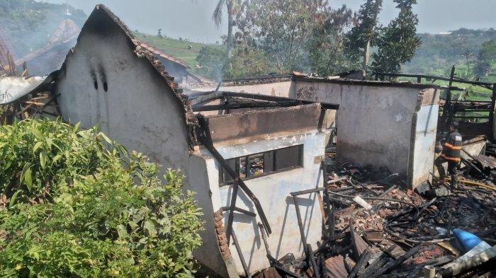 Rumah di Cirebon Ludes Terbakar, Kerugian Rp 200 Juta Rumah di Cirebon Ludes Terbakar, Kerugian Rp 200 Juta